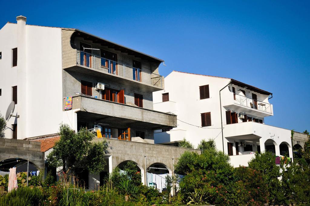 Apartments Adrialuka Dubrava  エクステリア 写真